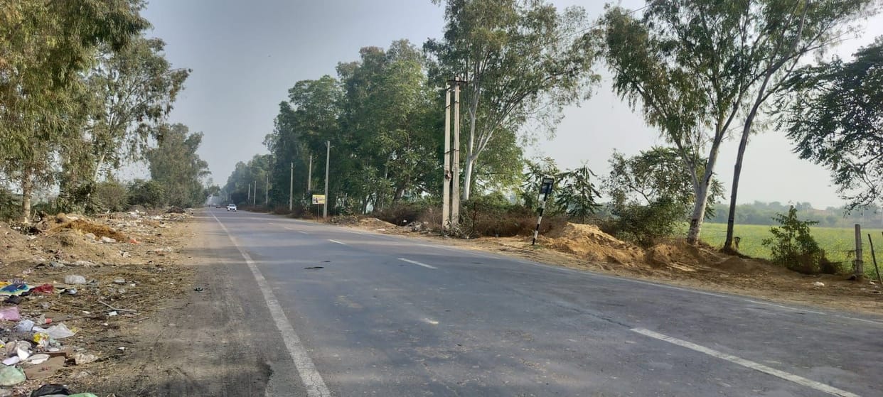 There are no CCTV cameras or streetlights from Rohtak Road to CRAU.