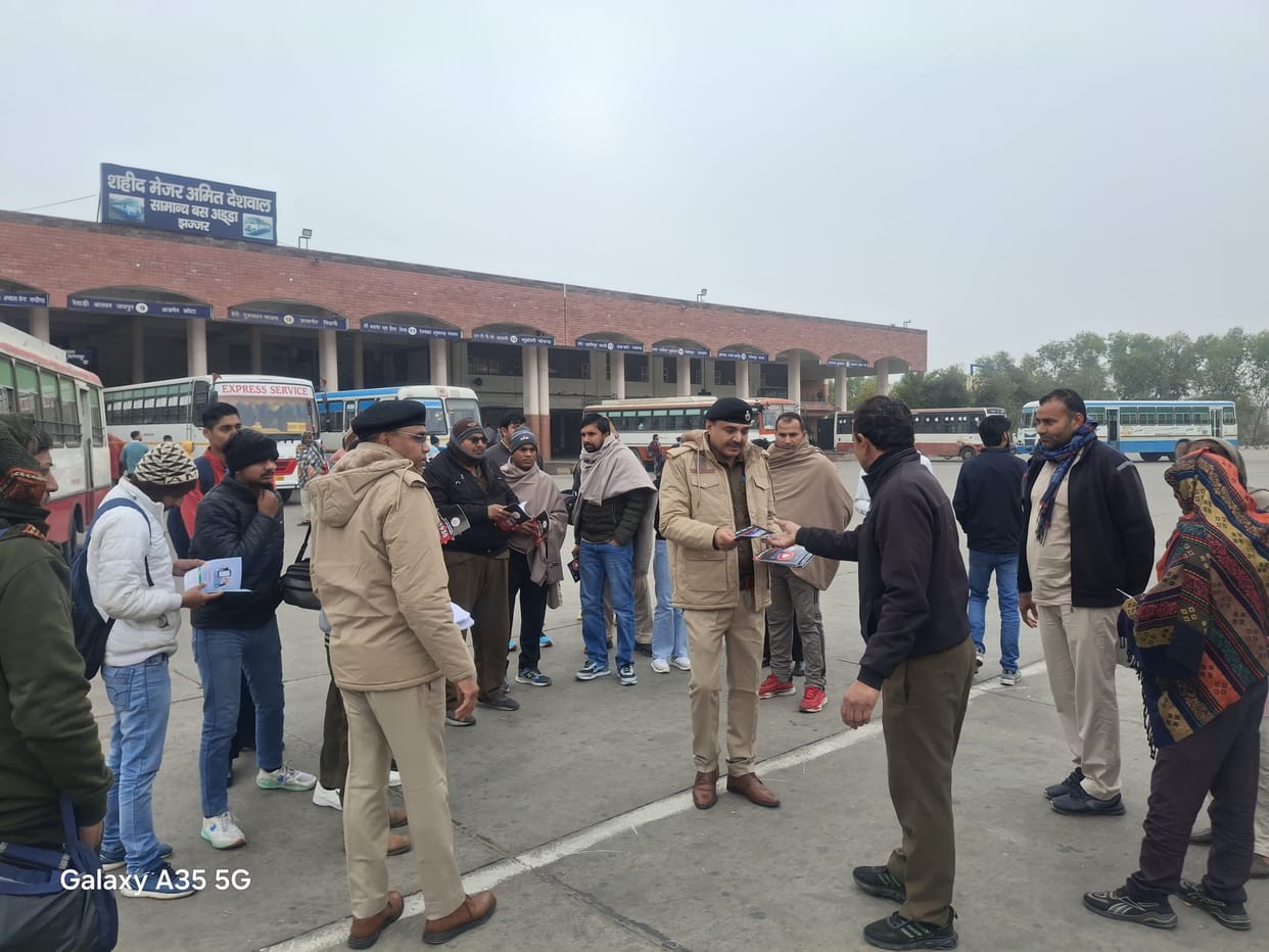 Police station managers raised awareness among students, staff, and the general public about cybercrime.
