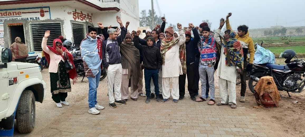 Gas crisis in Lakhan Majra, consumers protest against the agency