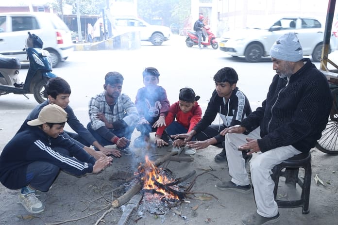 A cold wave swept through the morning, followed by sunshine during the day, with a minimum temperature of 8.8 degrees Celsius.