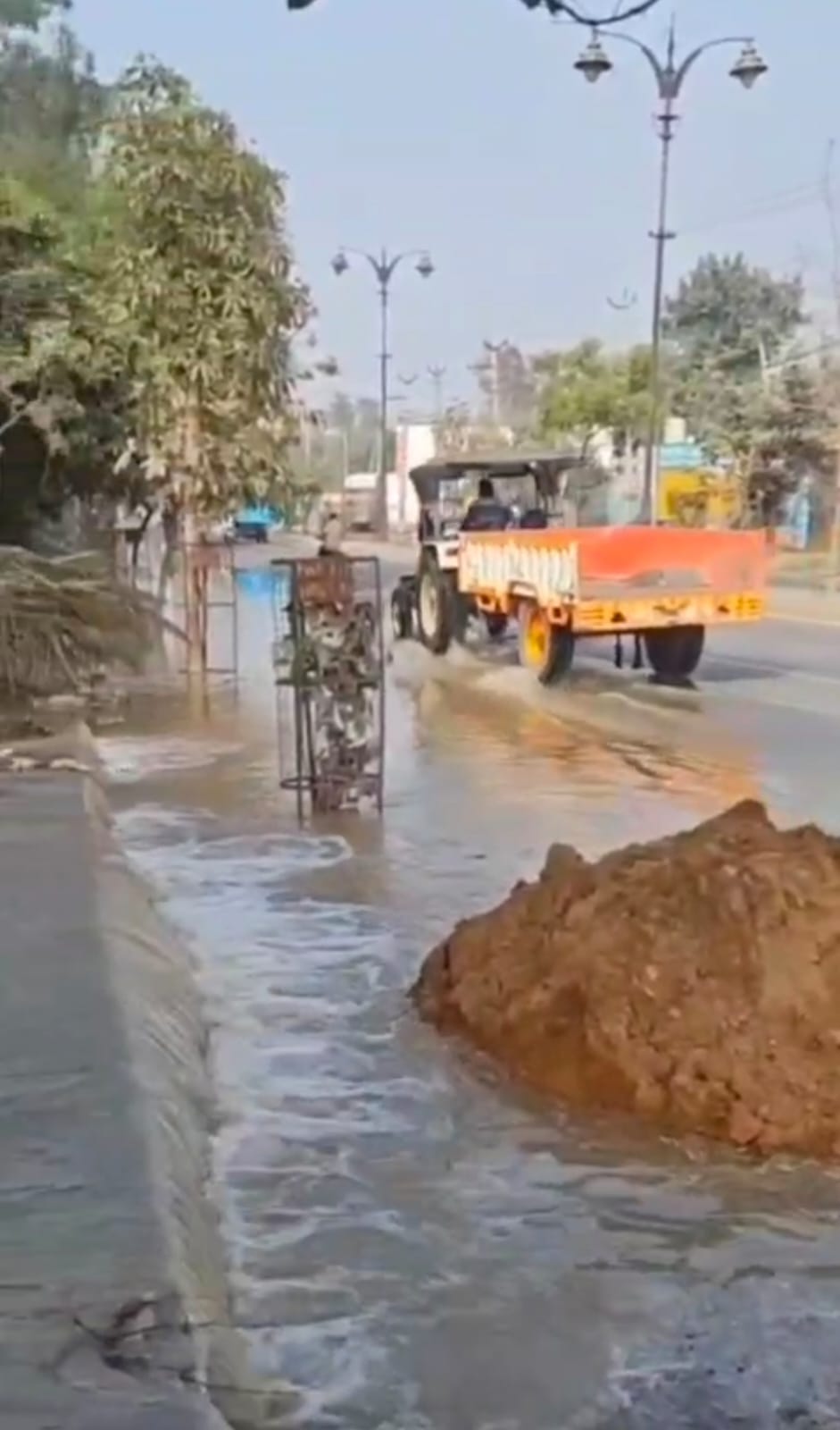 A broken canal caused water to flow for three hours.