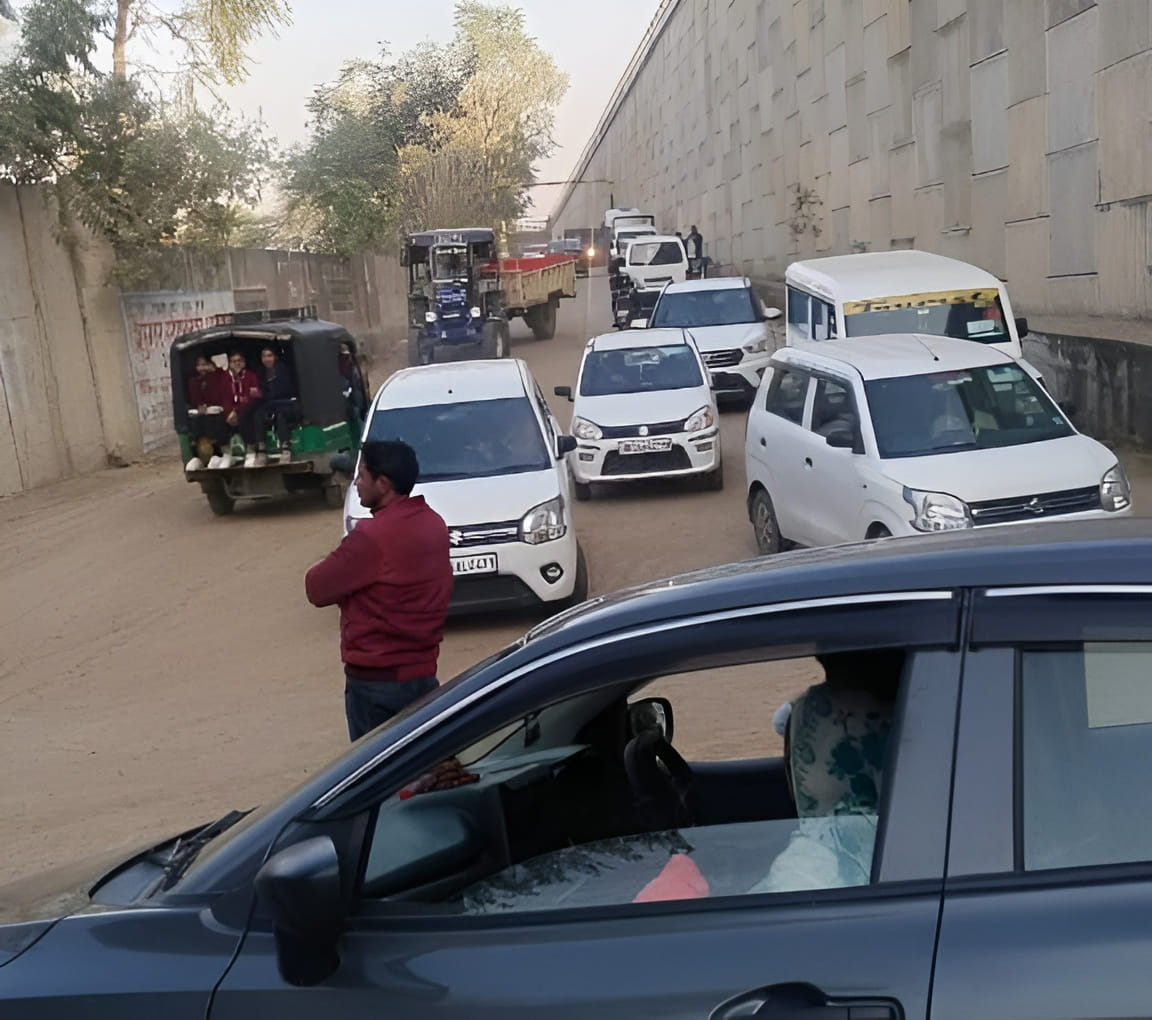 Villagers are troubled by daily traffic jam at the underpass