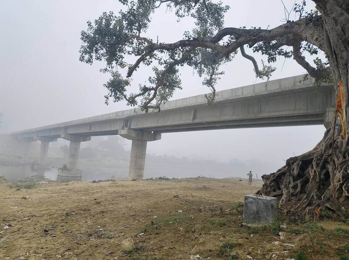 बाजारशुकुल के पाली घाट पर बना सेतु।