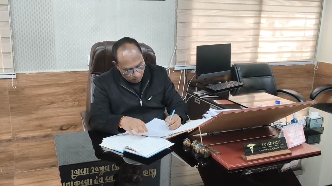 CMHO डॉ. अशोक पटेल और आदेश।