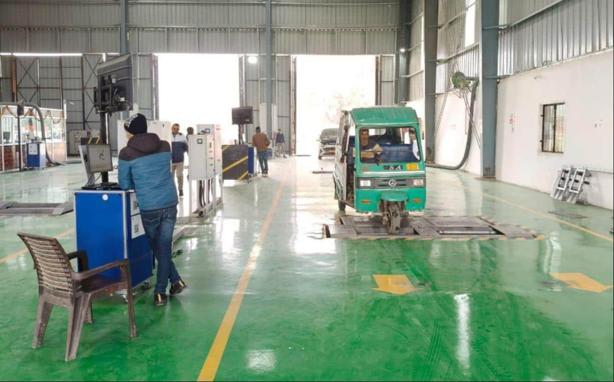 फोटो-23-ऑटोमेटिक टेस्टिंग स्टेशन में होती वाहनों की फिटनेस की जांच। संवाद