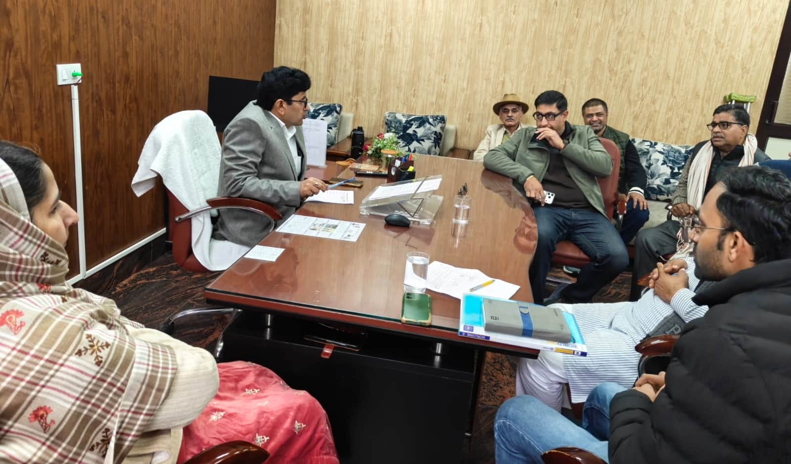 फोटो-59: बहादुरगढ़ में पेमेंट अप्रूवल कमेटी की बैठक में मौजूद अधिकारी। संवाद