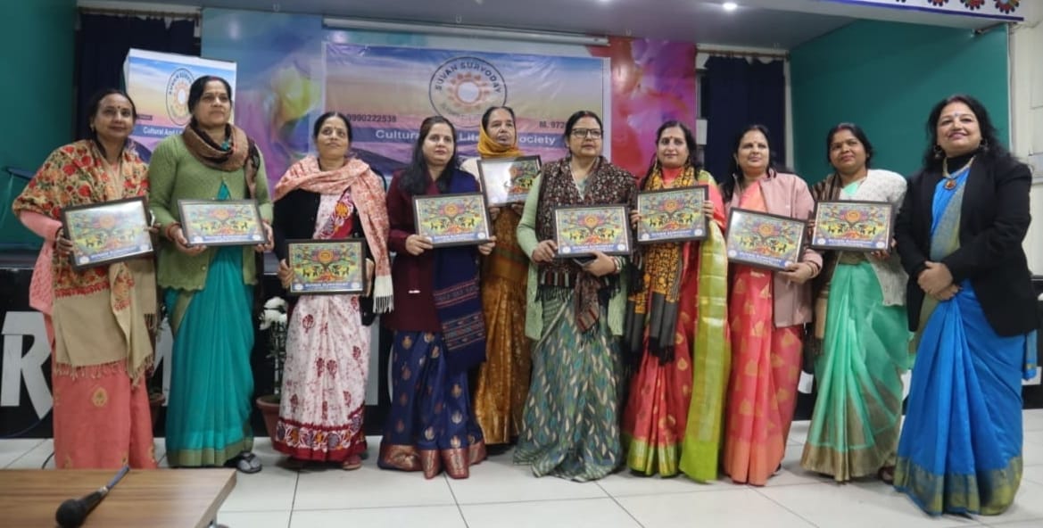 The poetry festival began with the chanting of "Jai Jai Bhairavi".