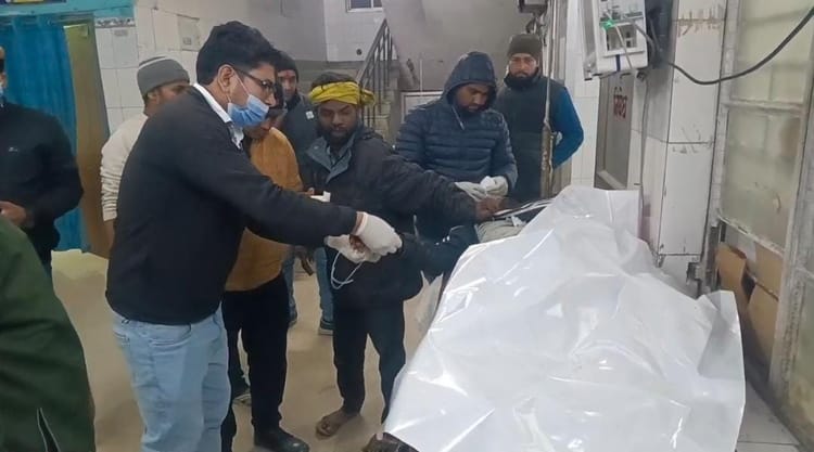 Bihar News: हाजीपुर रेलवे स्टेशन पर दर्दनाक हादसा, ट्रेन से गिरने पर युवक के दोनों पैर कटे