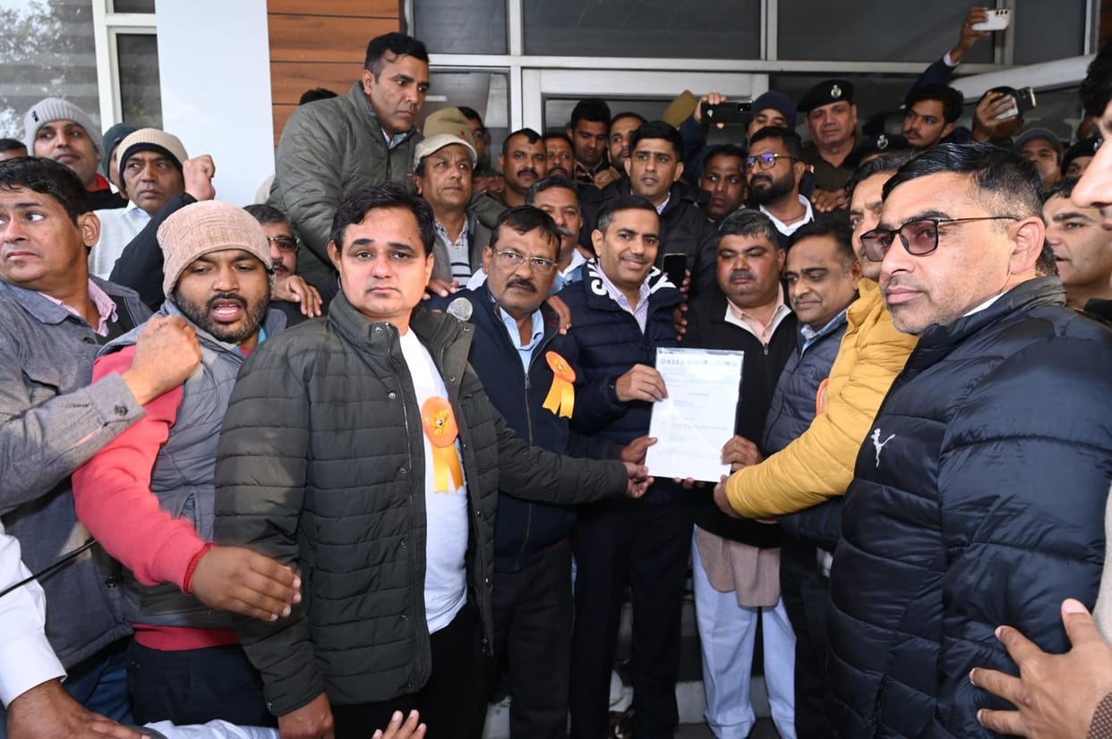 Electricity workers protest against online transfer policy, ultimatum till 20th