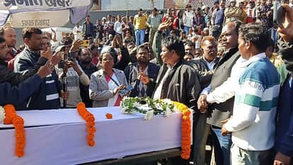 Public outrage erupted in Khunti against the murder of tribal leader and Pahda Raja Soma Munda