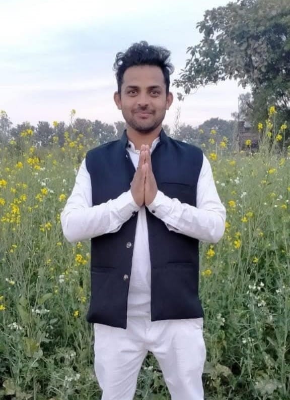 Auto overturned after colliding with Nilgai, youth died