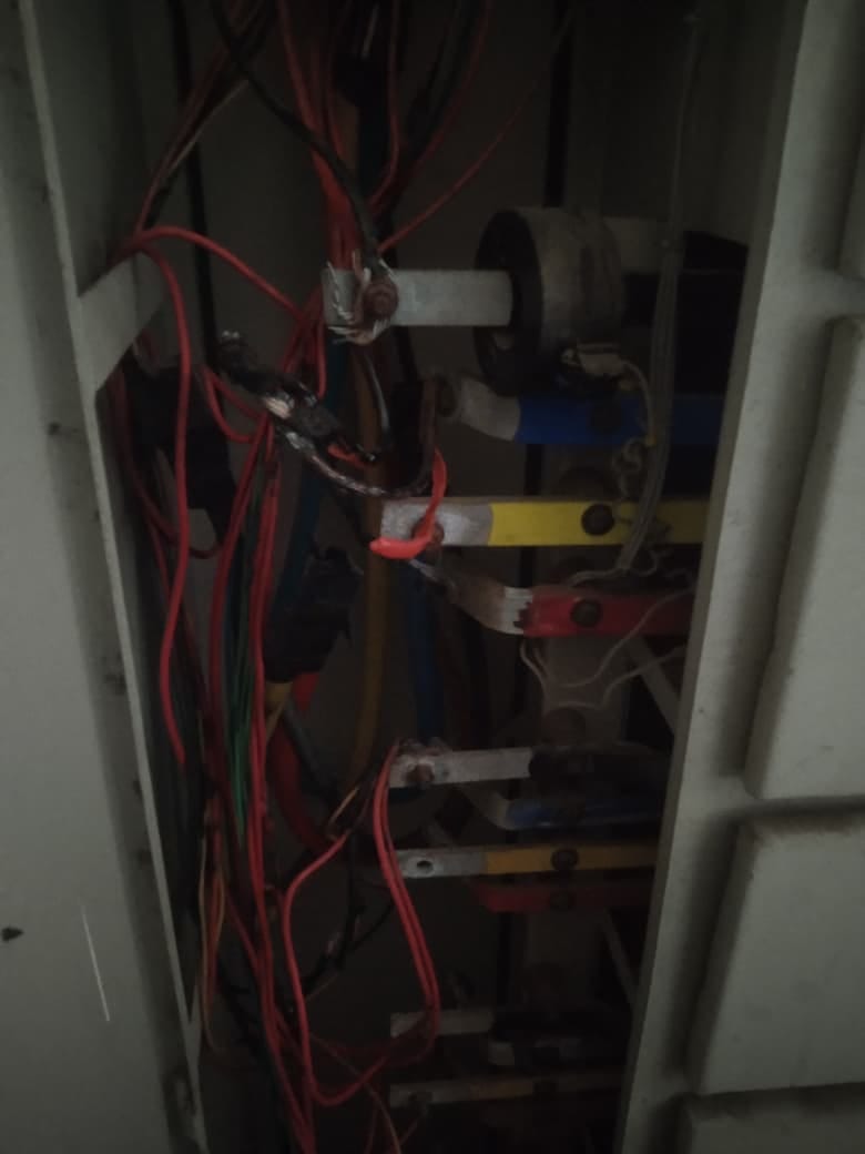 A short circuit blew up the cable, leaving three people without dialysis.