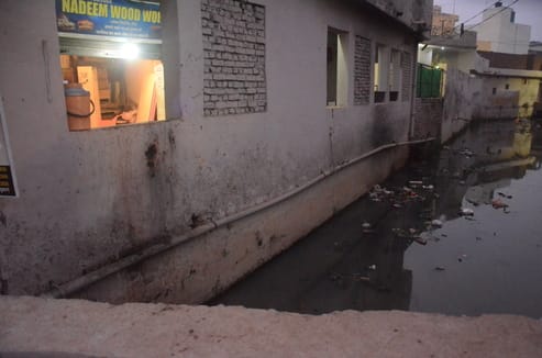 Contaminated water coming from old pipeline, causing problems for 30 thousand people