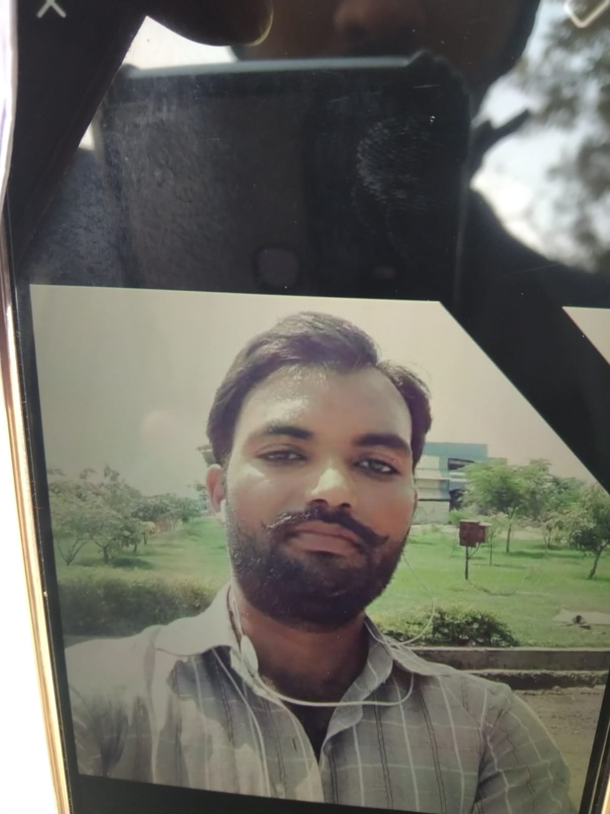 Father dies in a road accident while going to his sister's house after updating his daughter's Aadhaar card