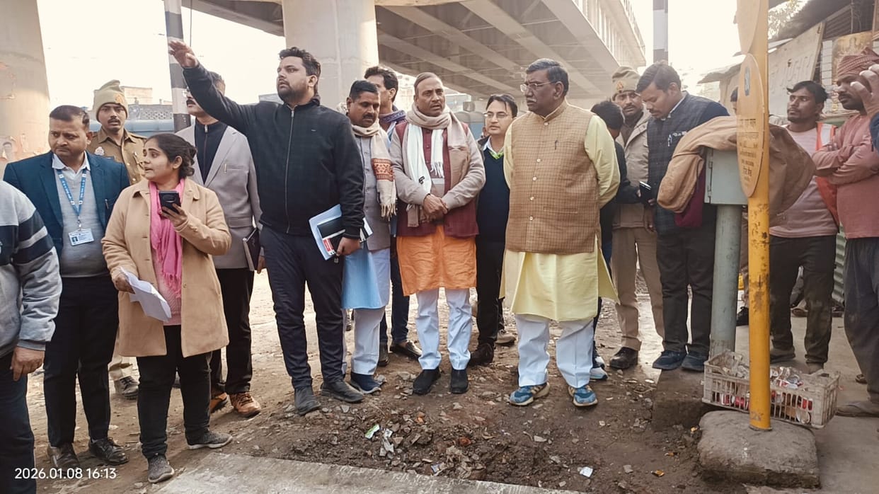 The minister in charge visited the slum area and issued strict instructions