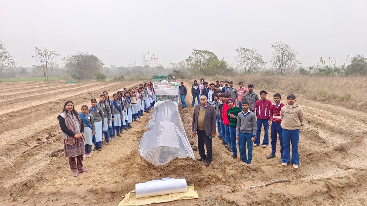 Students of Manpura School learned the tricks of organic farming.