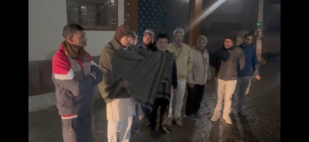 Residents of Prem Nagar took to the streets late at night to protest contaminated water supply and clogged sewers.