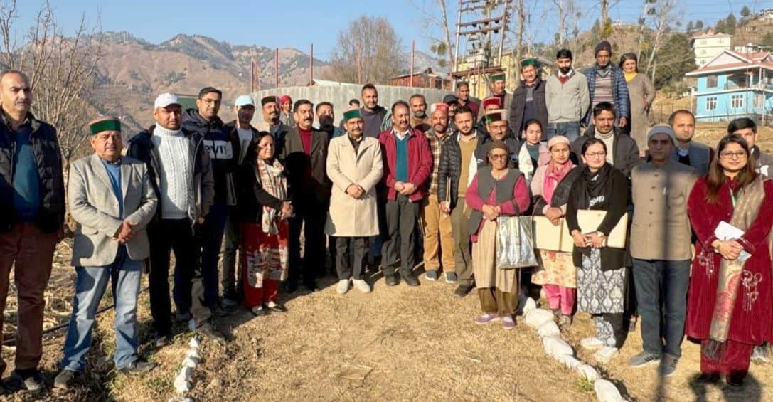 रोहड़ू में आयोजित वैज्ञानिक सलाहकार समिति की बैठक में मौजूद प्रतिनिधि। स्रोत : विभाग