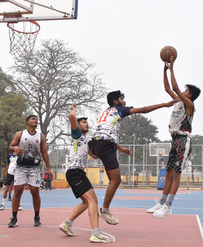 रीजनल स्पोर्ट्स स्टेडियम में चल रहे गोरखपुर महोत्सव समिति एवं खेल विभाग उत्तर प्रदेश द्वारा आयो
