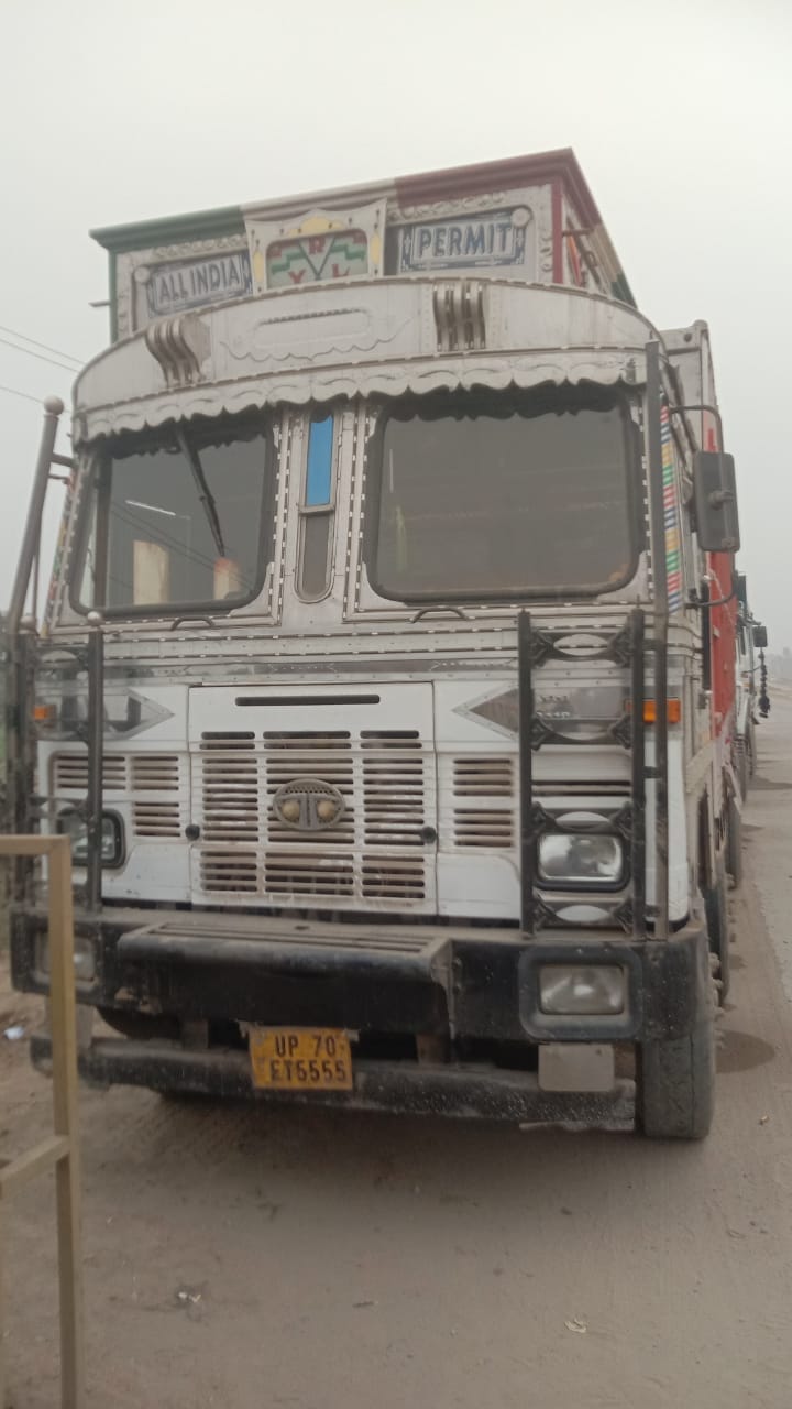 Strict action taken against illegal sand transportation, four overloaded vehicles seized