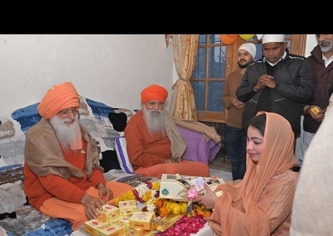Delighted the congregation by singing Shabad Kirtan