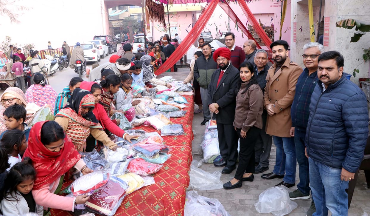Rotary Club Shahabad distributed useful clothes to the needy.