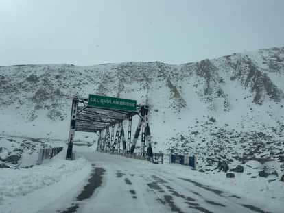Valley covered in a blanket of snow Heavy snowfall halts traffic on Mughal Road rivers freeze in  Jammu and Ka
