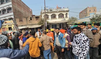 Muzaffarpur Bihar news : youth beaten up for promoting banned meat police save his life