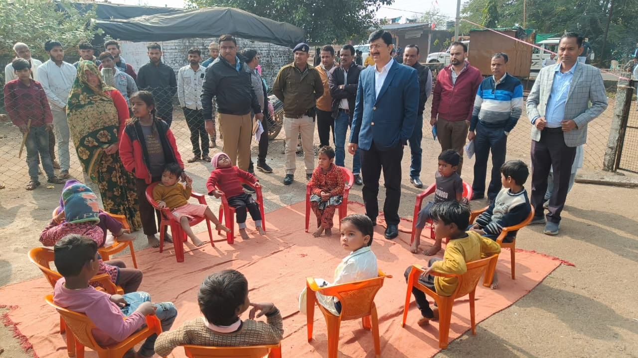 आंगनबाड़ी कार्यकर्ता और सहायिकाओं को लापरवाई पर किया नोटिस जारी