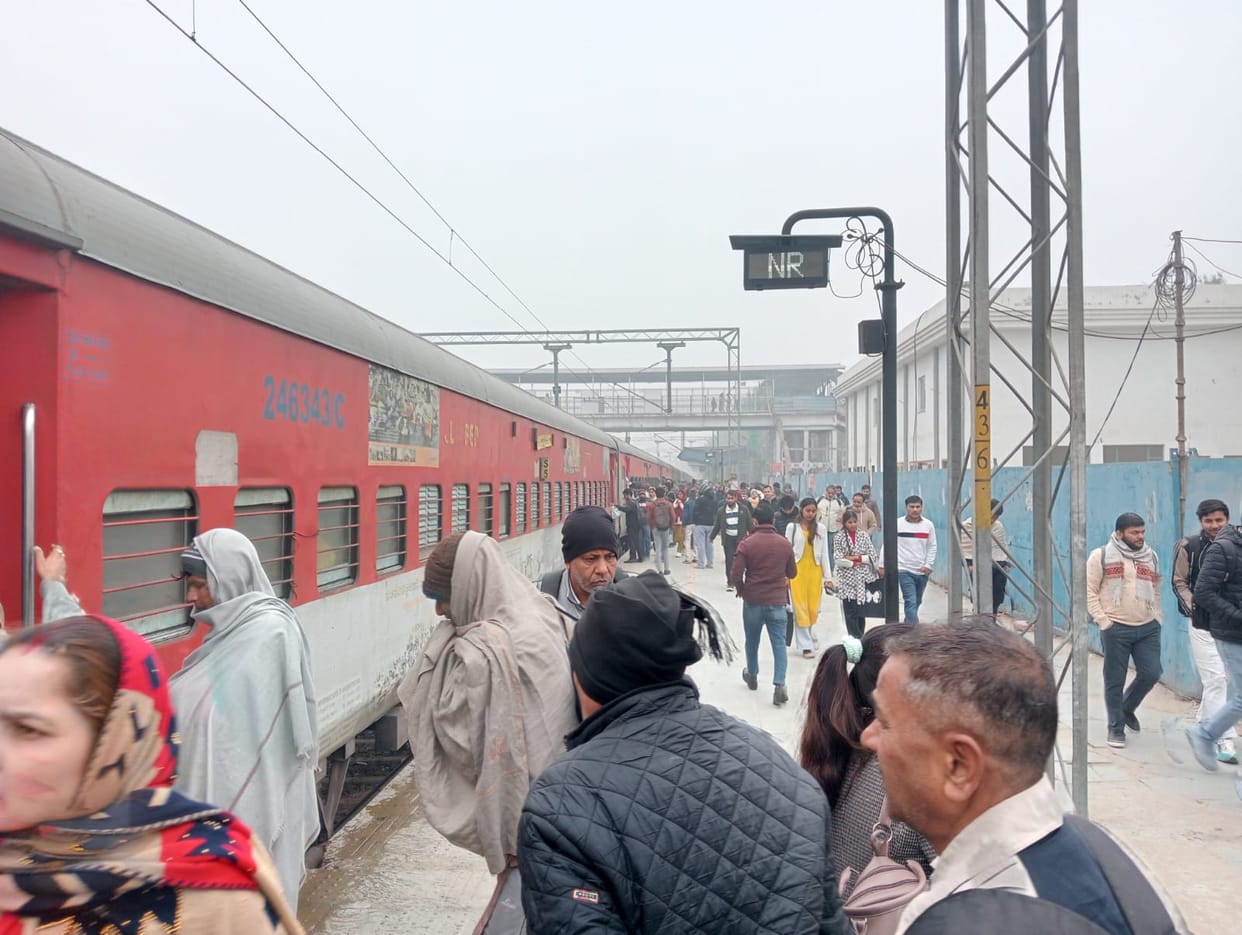 Fog slows down trains, Netaji Express delayed by 5 hours