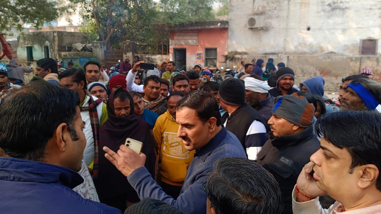 The striking employees did not relent even after receiving assurances from the DMC.