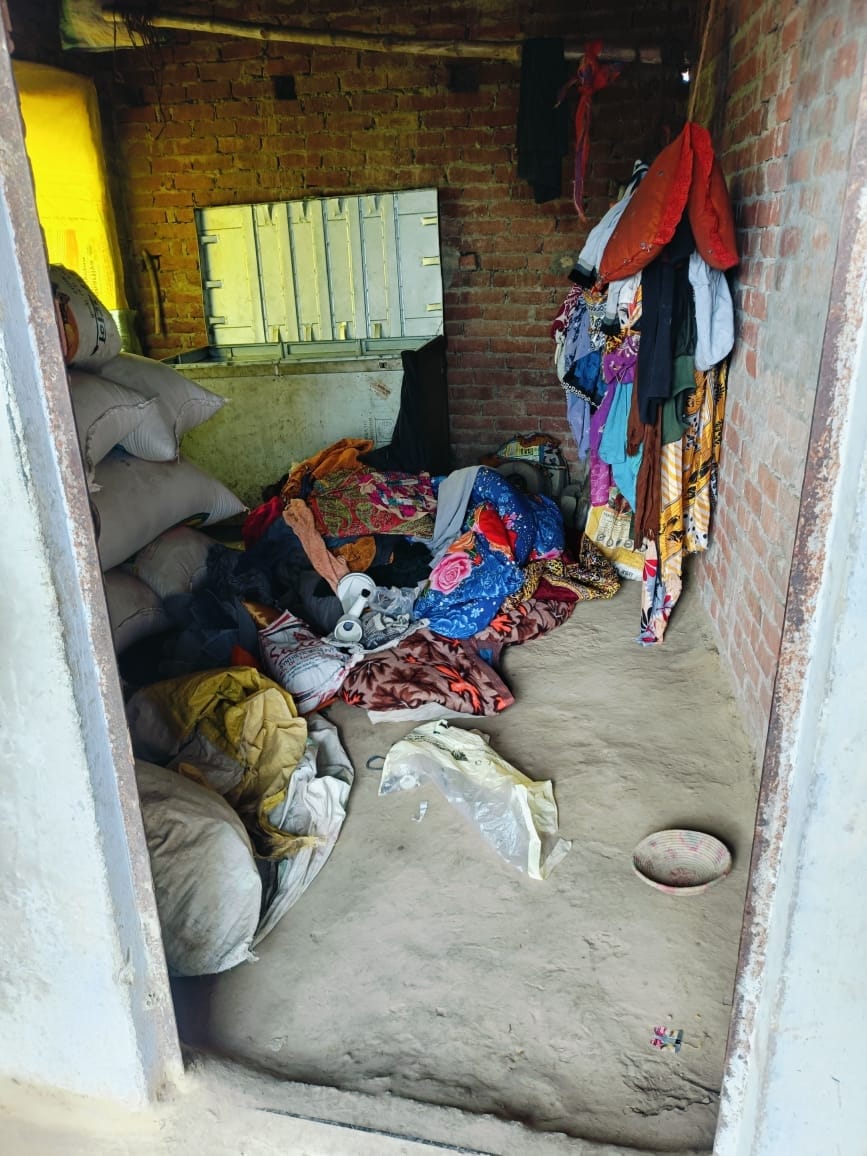 Thieves raided four houses in Mahingwa, stole jewellery and cash worth Rs 8 lakh