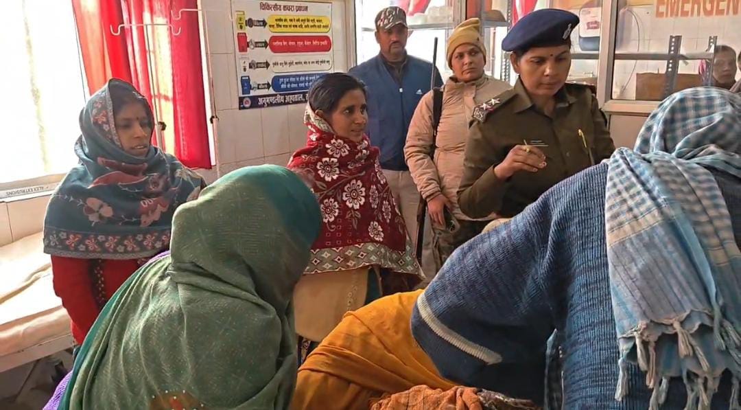 घटना के बाद रोटी बिखलते पड़ी जान