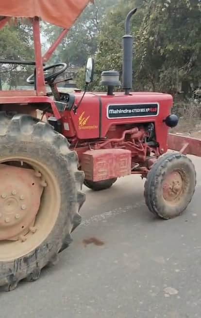 Morena News: A student died after his motorcycle collided with a tractor-trolley.