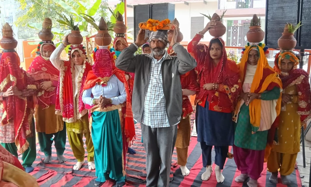 Women took out a Kalash Yatra before the Bhagwat Katha.
