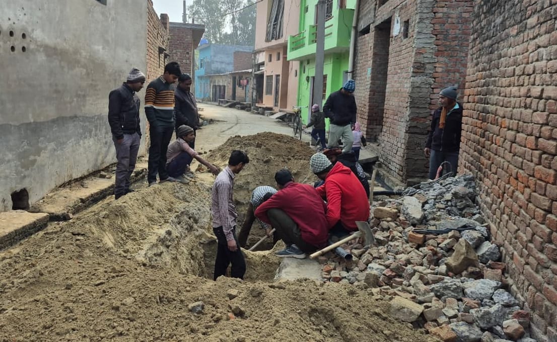 Road dug up for pipeline, traffic disrupted