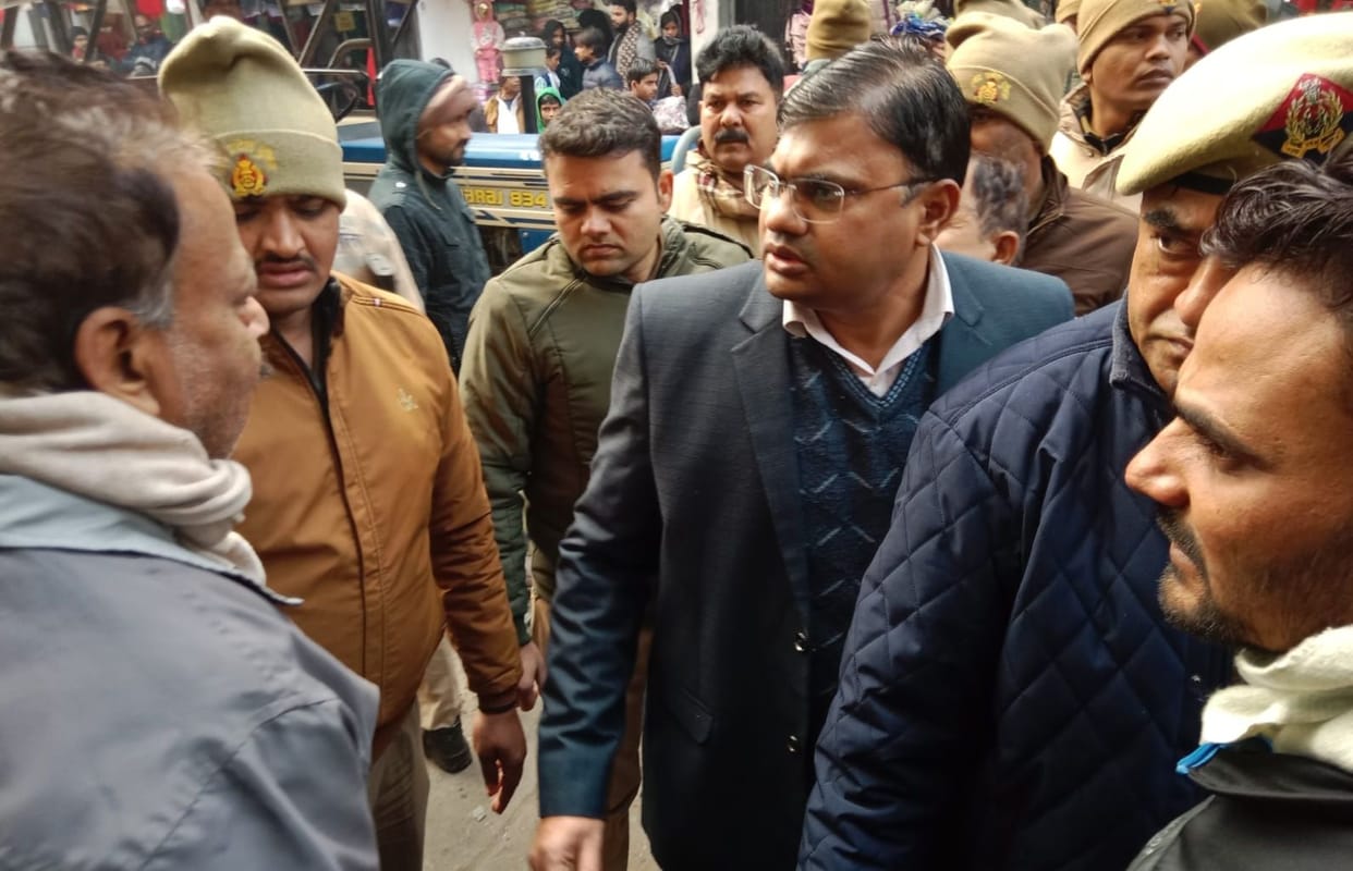 Traders angered by alleged bias in the anti-encroachment drive, level serious accusations against the administration.