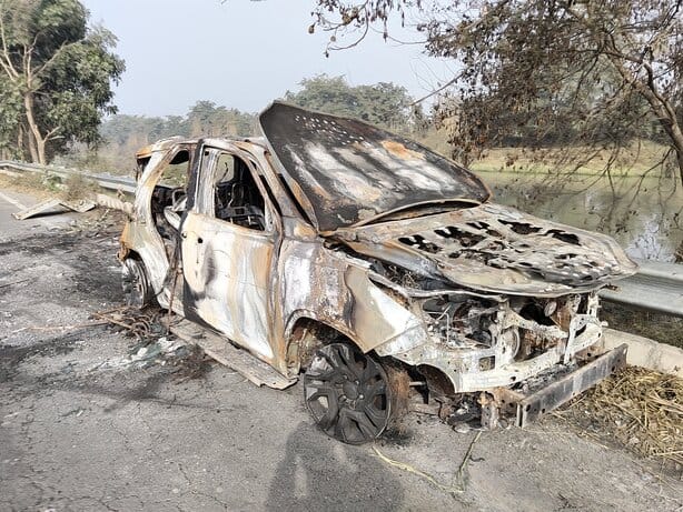 Car parked on the roadside for four days - police from three police stations said we do not know