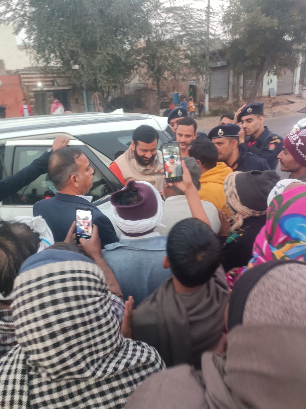On his way to Hisar, the CM stopped at Bhaini Maharajpur village and enquired about the well-being of the villagers.