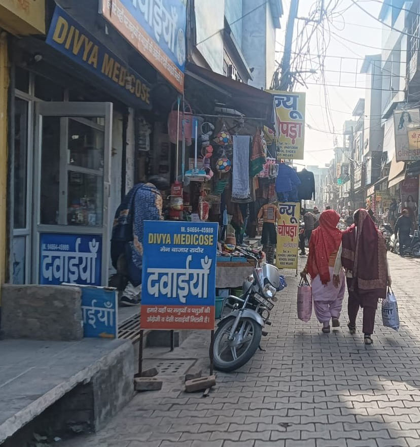 The main market has become narrow due to encroachment, people are troubled.