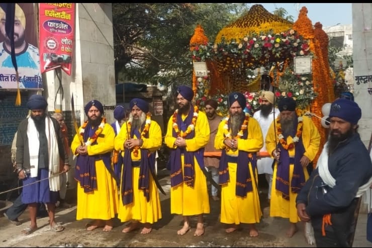 Gatka party's amazing stunts on Prakash Parv stunned everyone.