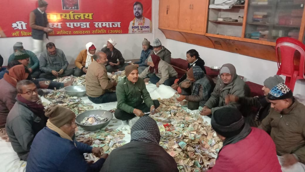 21.90 lakh rupees were collected from 12 donation boxes on the second day as well.