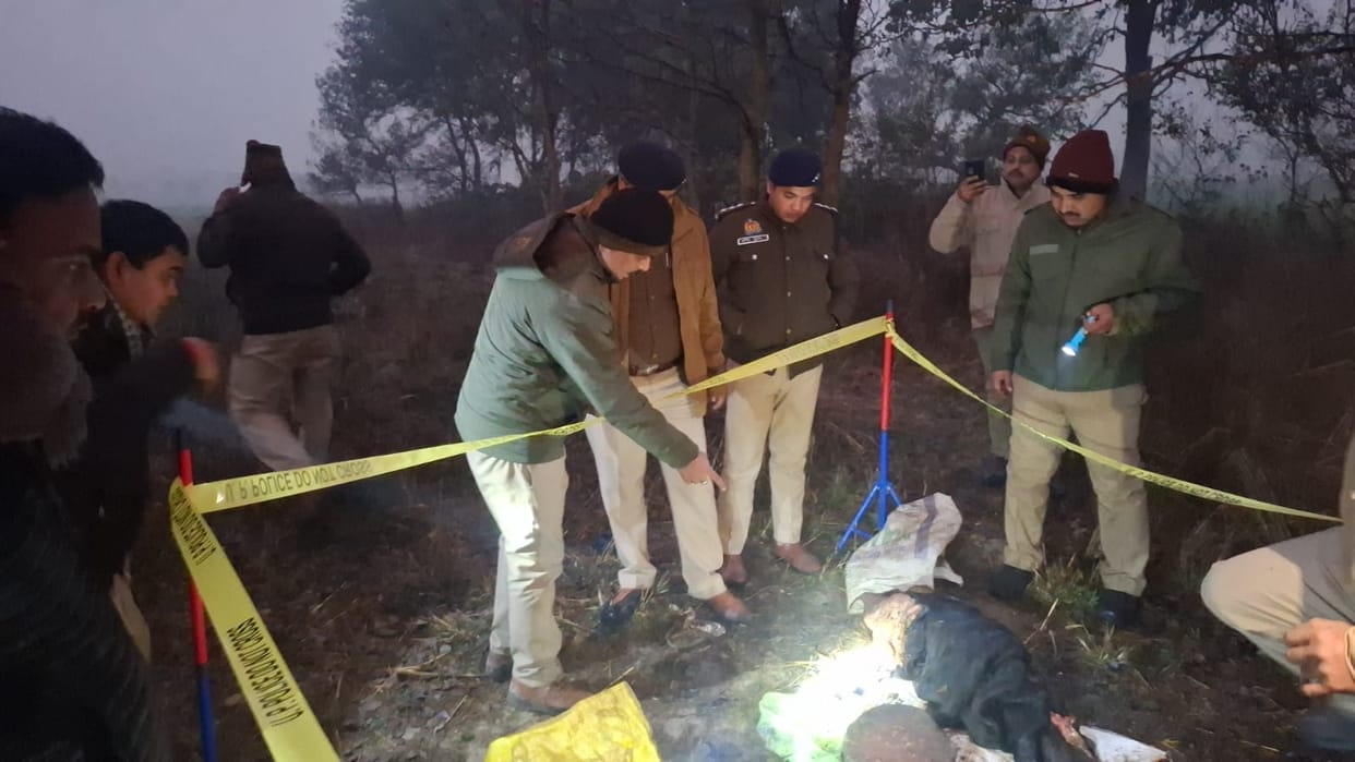 In the encounter, two cattle smugglers were arrested after being shot in the leg, while three others escaped.