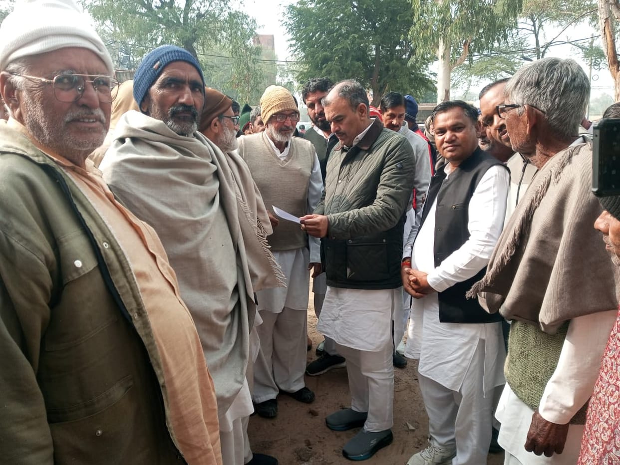 Elderly expressed anger over the pension cut, submitted a memorandum to the MLA