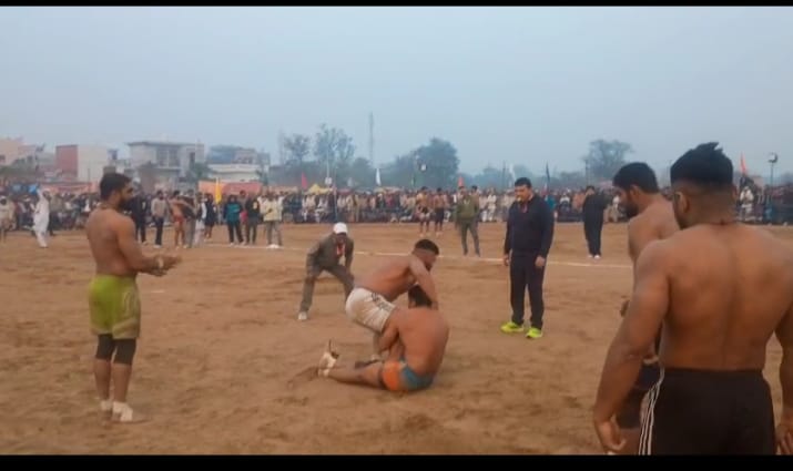 The Bahu Akbarpur team defeated Ramesh Marot's team to win the title.