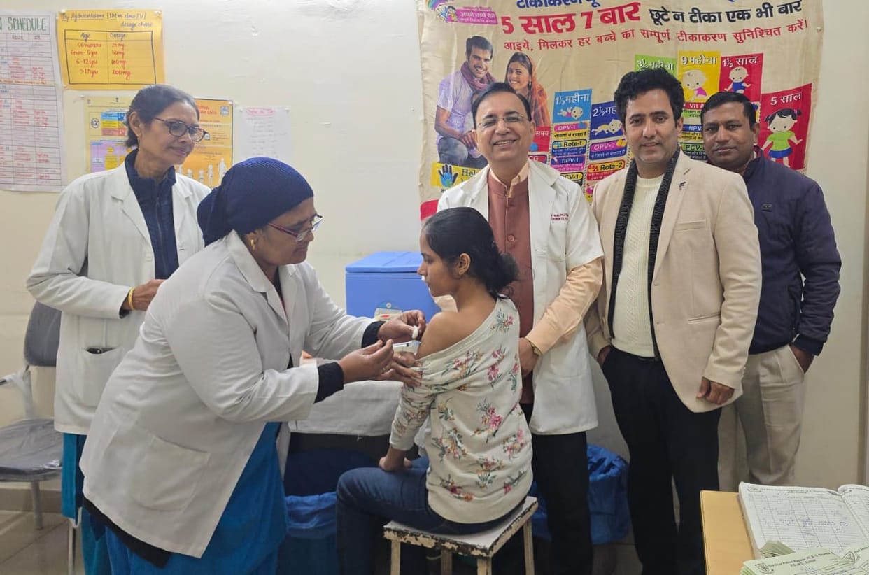 Healthcare workers are being given the hepatitis B vaccine.