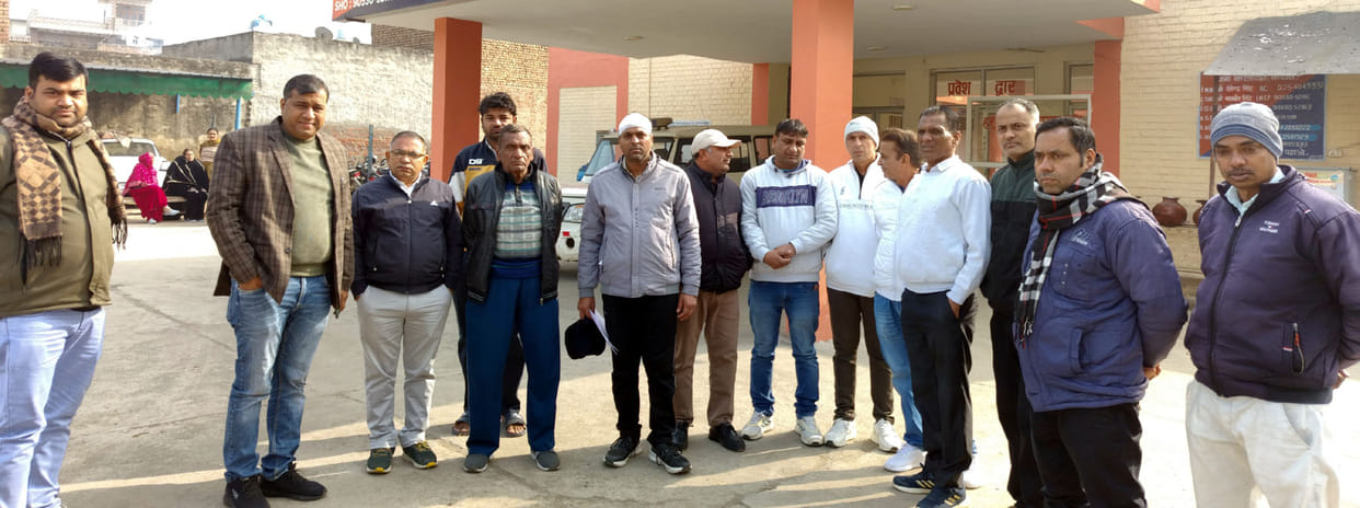 A chemist was attacked while returning home and robbed of Rs 85,000.