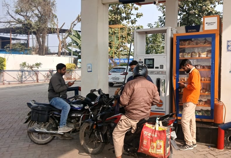 No adherence to 'No helmet, no fuel', no awareness