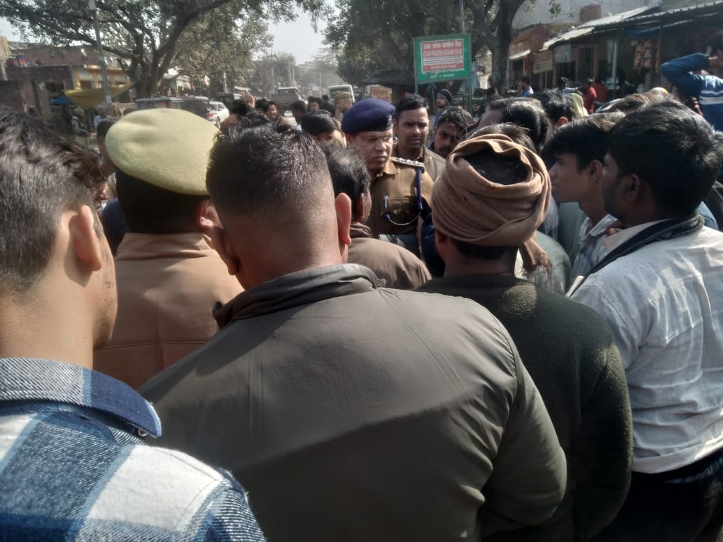 mainpuri news road accident injured jam