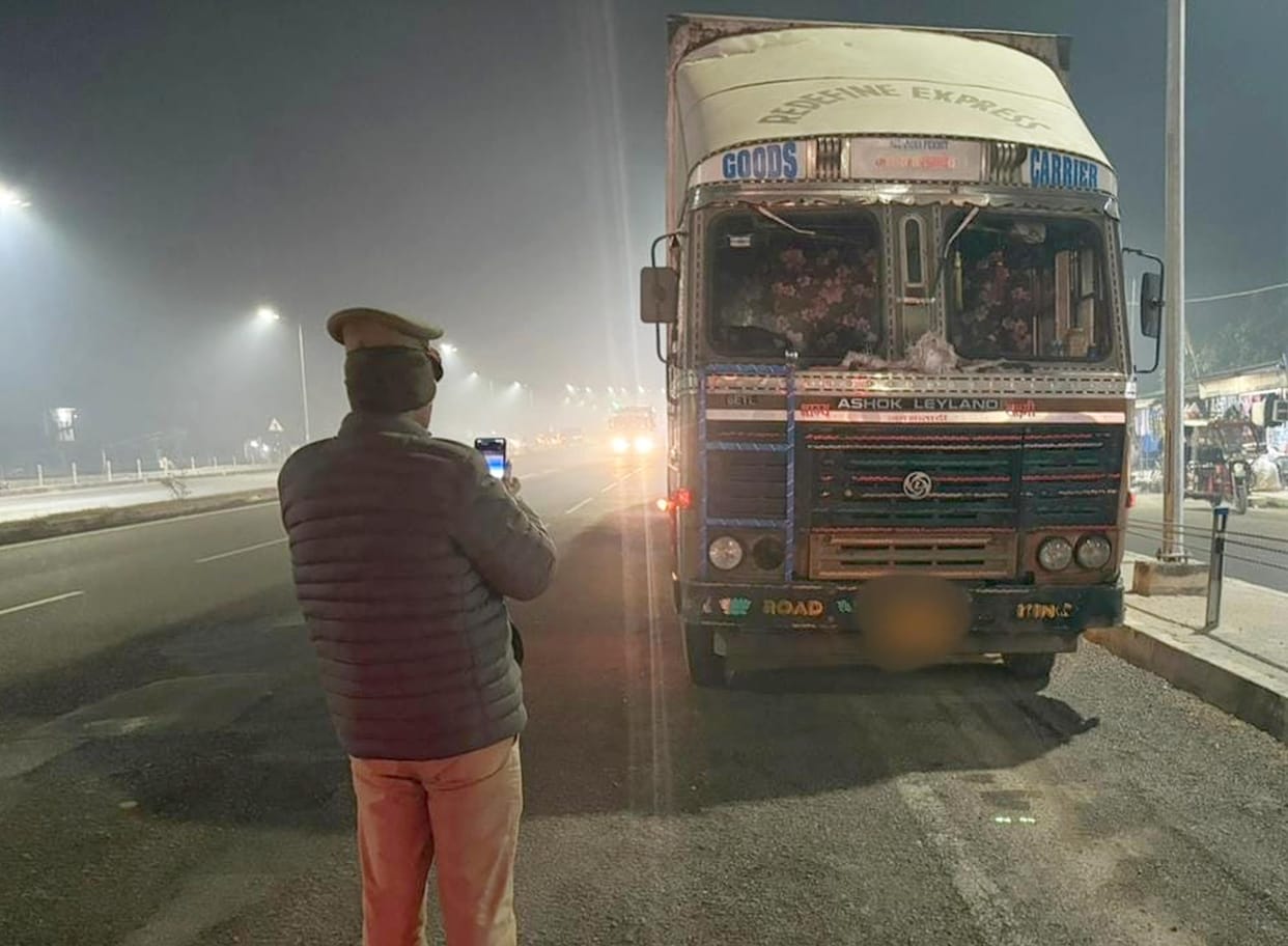68 vehicles parked on highway tracks were challaned.